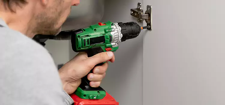 Commercial Door Hinge Repair Delson